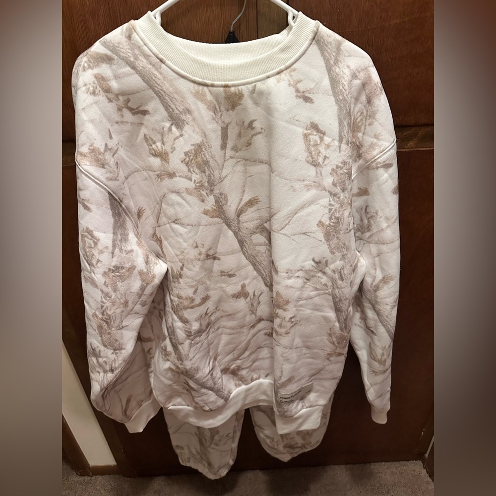 2pc set! camo sweatshirt & sweatpants